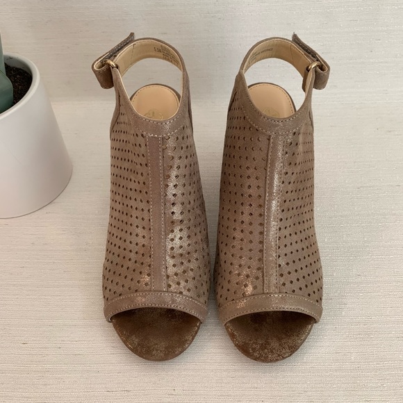 Isola Lora Anthracite Taupe Foil Suede Peep Toe Heeled Sandals Woman’s 5.5M - Picture 2 of 12